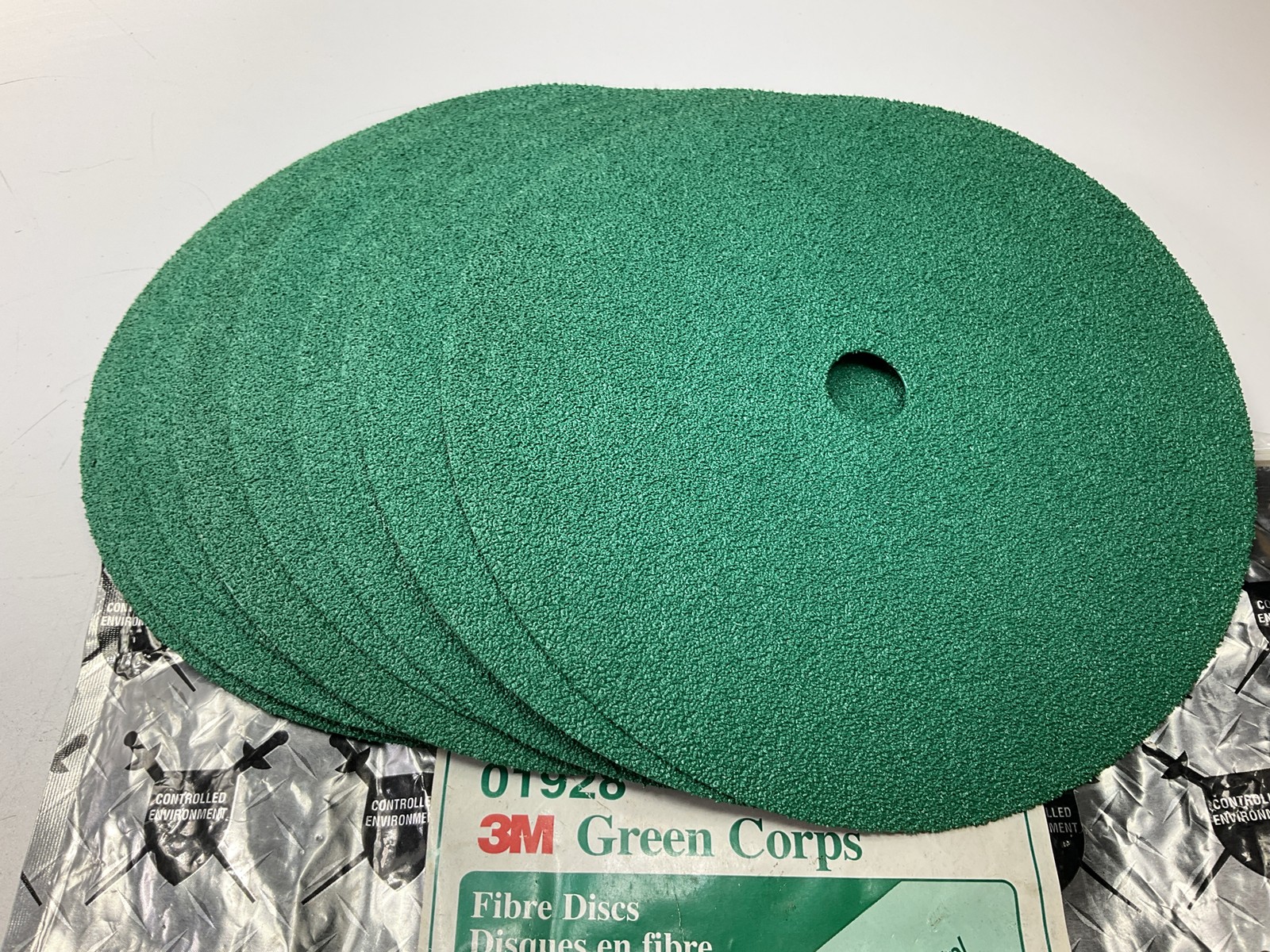 9 Discs – 3M 01928 Green Corps Fibre Sanding Disc, 9-1/8 In X 7/8″, 36 Grit,