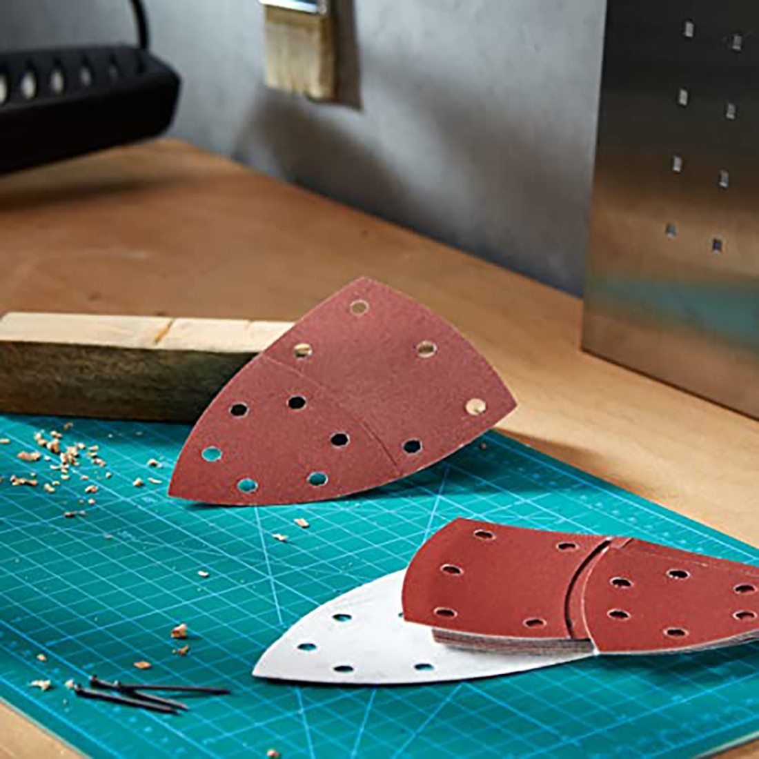 P40-P320 Sanding Sheets Hook&Loop Triangle Palm Sander Pads Sandpaper 11 Hole