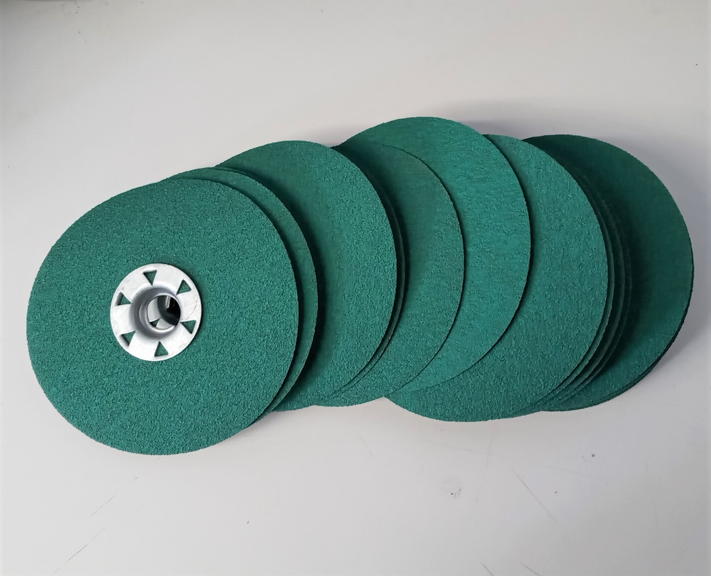 Dewalt DARC5G0815 Stainless cool Cut Fiber Discs 80grit 4-1/2″ 15-pack