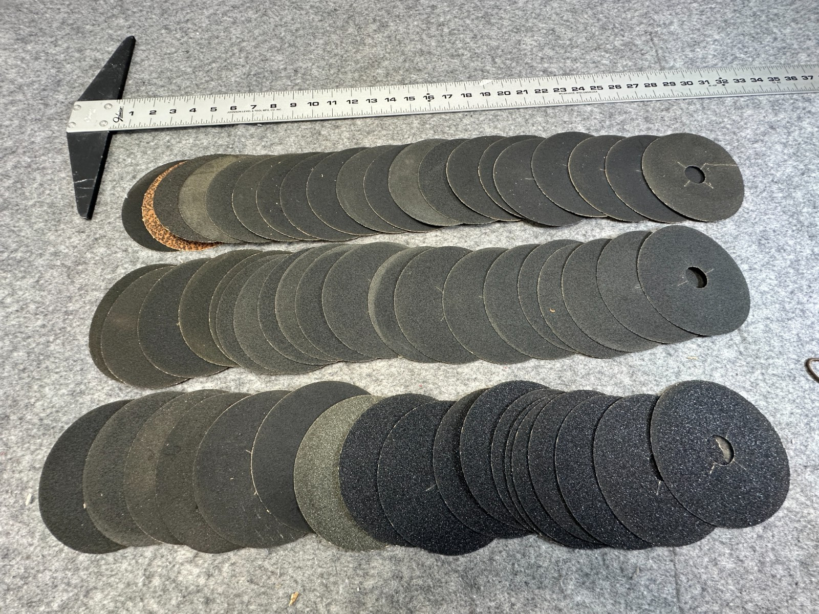 Lot of 58 Sanding Discs 5″ Diameter Carborundum various grits Red-I-Cut USA Made