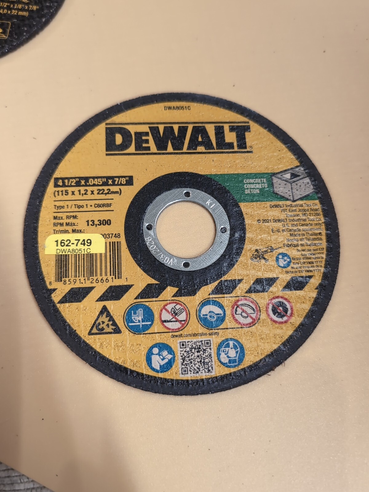 DeWALT 4″ x .045″ x 5/8″ CONCRETE / MASONRY CUT-OFF WHEELS, DWA8051C