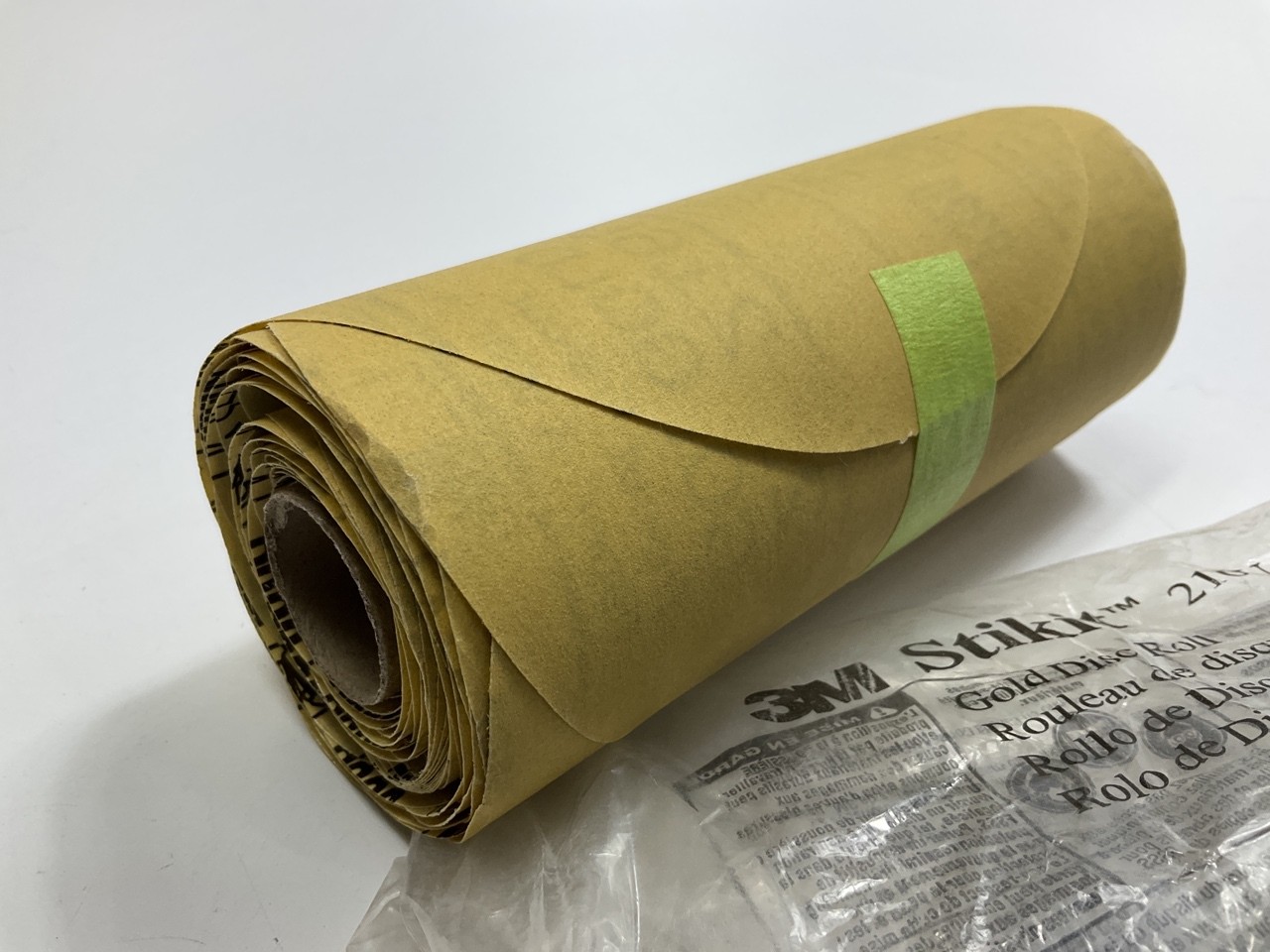 3M 01205 Stikit Gold Paper Disc Roll 216U 6″ P320 Grade – 75 Discs / Roll