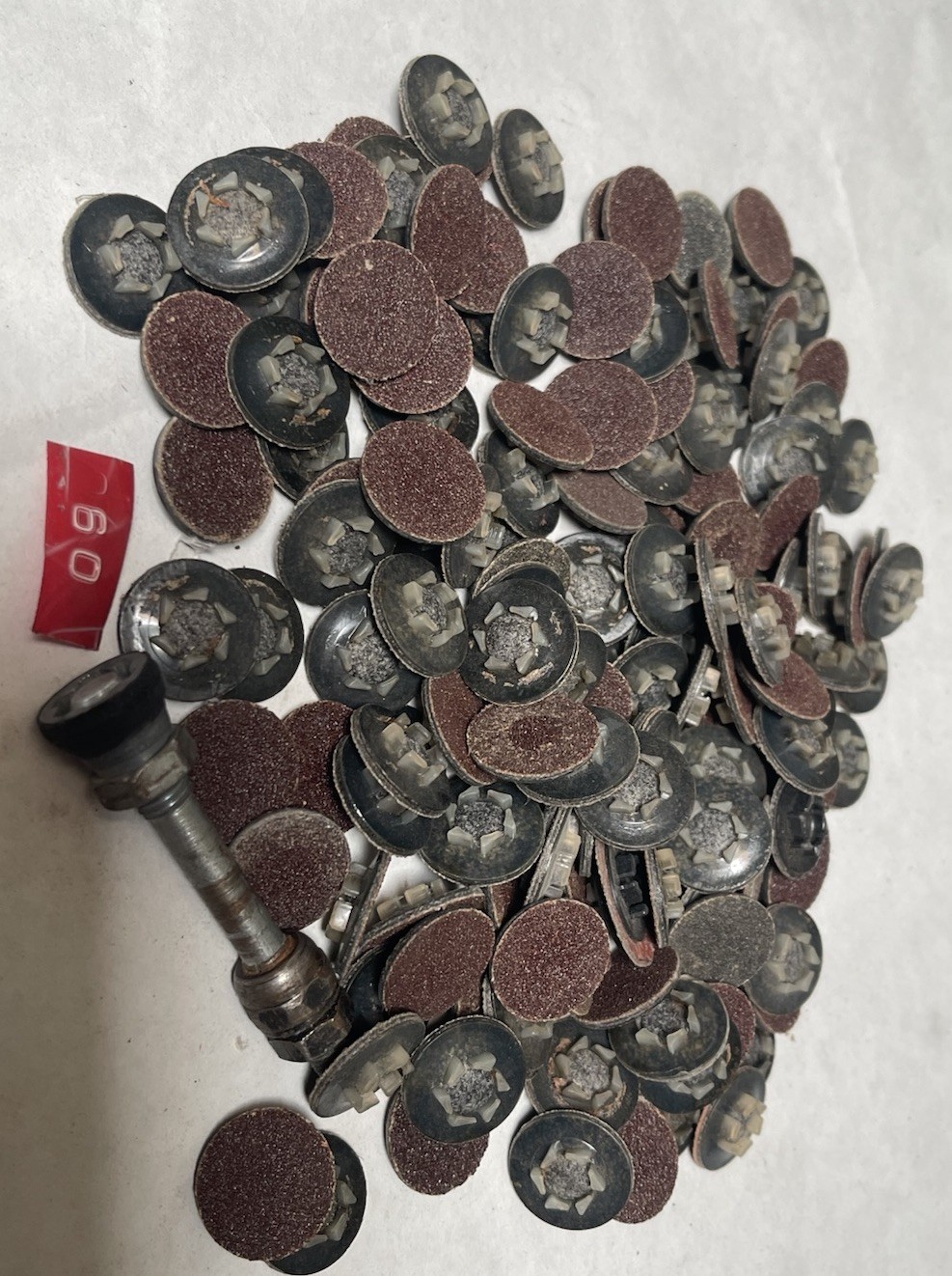 60 Grit 3/4” Round Sanding Abrasive Paper Discs Quick-Change Sandpaper (26JL60)