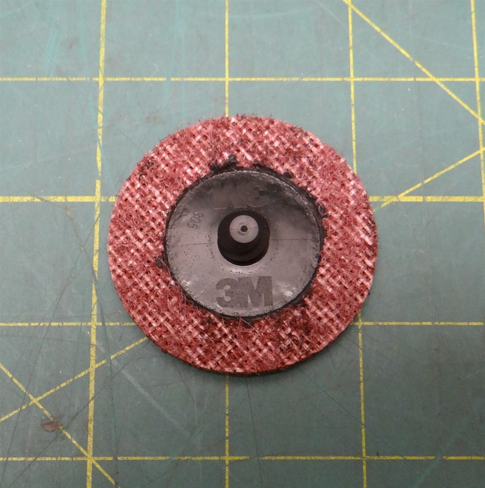(Box of 25) 3M Scotch-Brite 2″ Dia Roloc 07481 A MED Surface Conditioning Discs