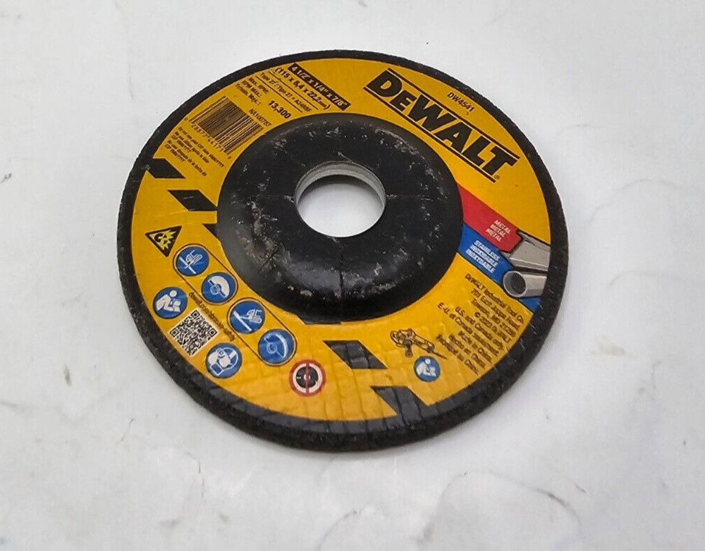 DeWALT Grinding Whee 4-1/2″ Dia, 1/4″ Thick, 7/8″ Arbor 24 Grit DW4541