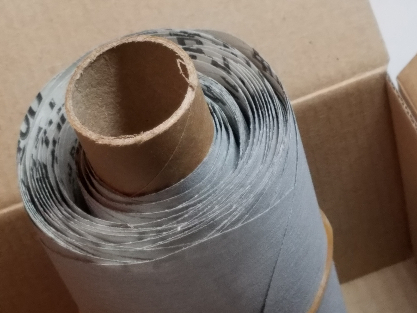Mirka Sandpaper Discs 400 Grit 5″ Adhesive Back “S-Carat” 100 Sanding Discs