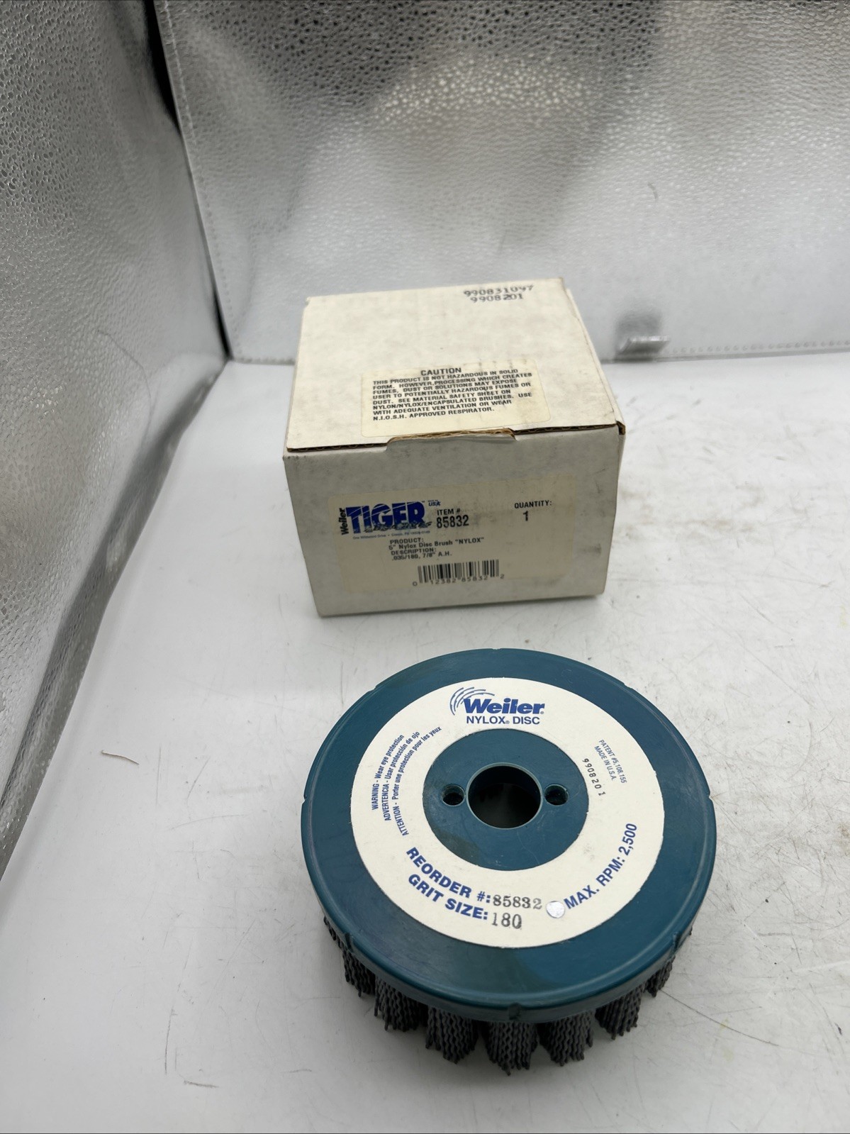 Weiler 85832 5″ Nylox Disc Brush 180 Grit 2500rpm See Pics 30 Day Warranty