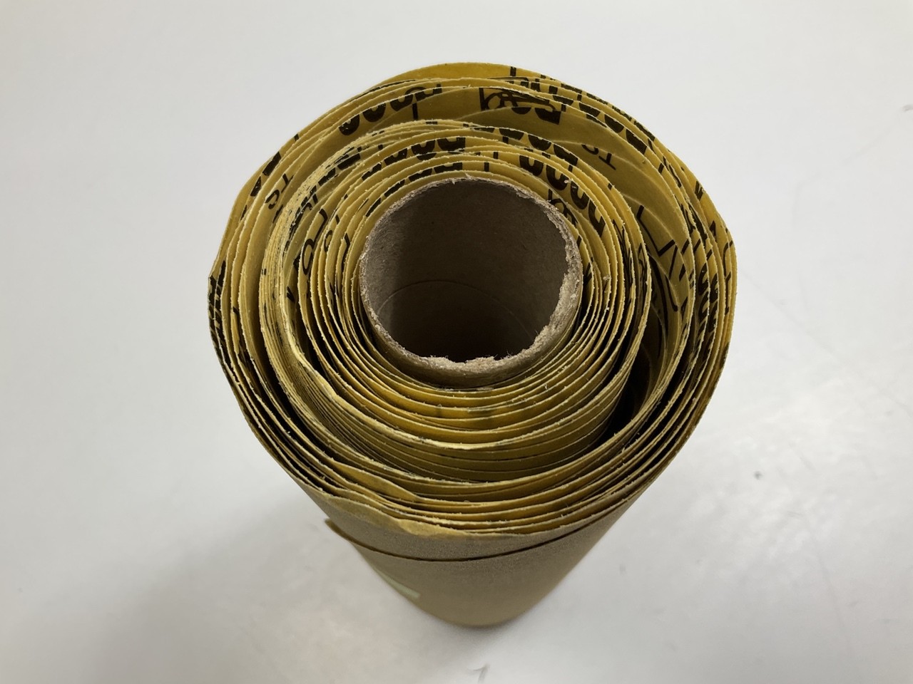 3M 01205 Stikit Gold Paper Disc Roll 216U 6″ P320 Grade – 75 Discs / Roll