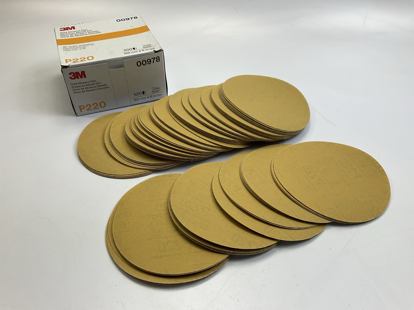 3M 00978 Hookit Gold Sanding Disc 216U 6″ P220A 220 Grit (100 Discs / Box)