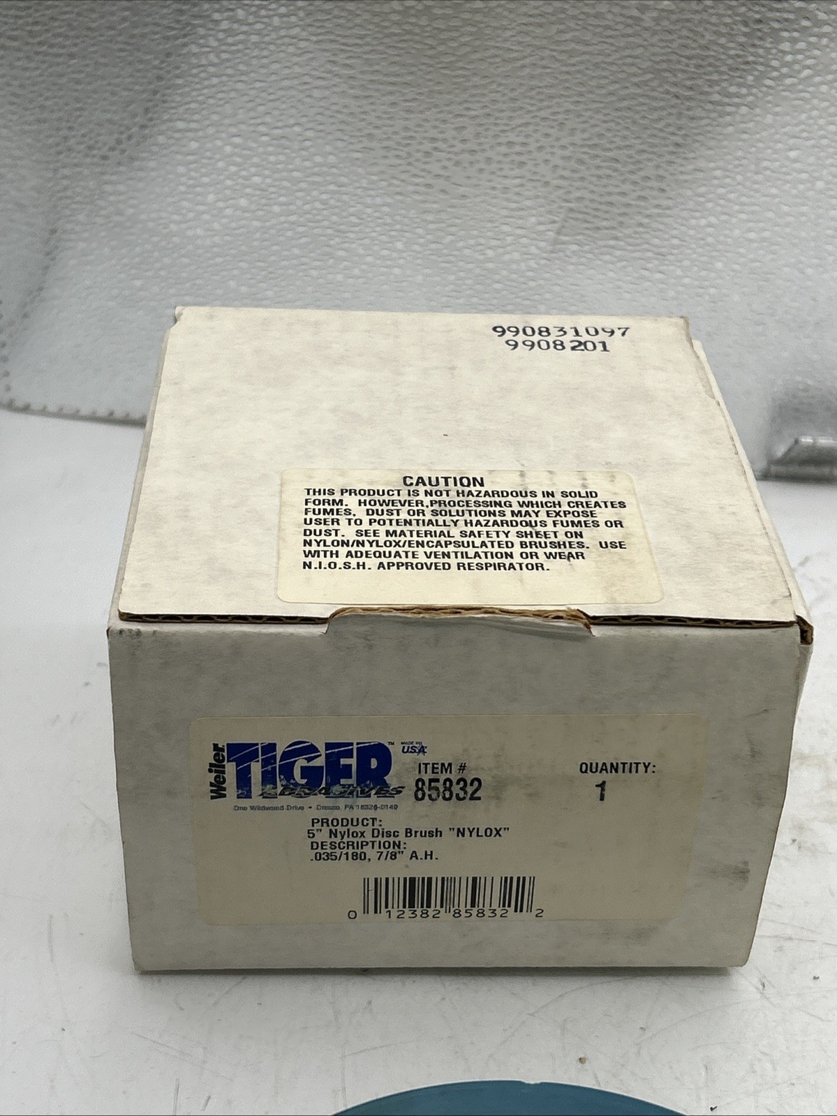 Weiler 85832 5″ Nylox Disc Brush 180 Grit 2500rpm See Pics 30 Day Warranty