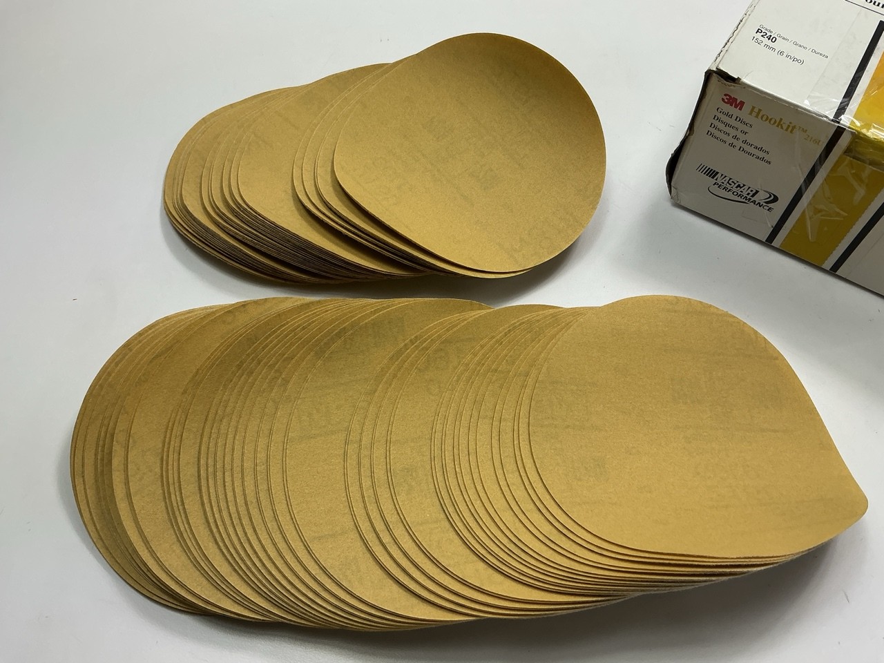 3M 00977 Hookit Gold Sanding Disc 216U 6″ P240A 240 Grit (100 Discs / Box)