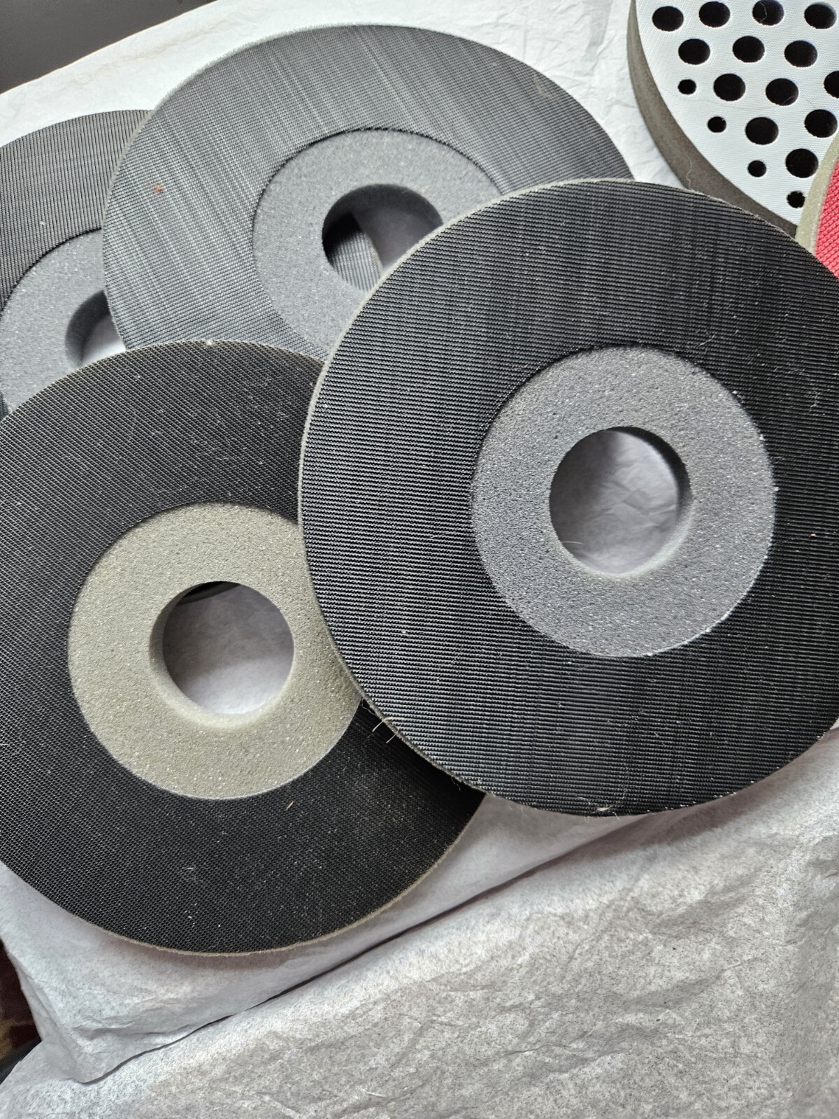 Huge Lot of 9″ Hook & Loop Drywall Sanding Back Up Pad 03292 + Discs And PWRPAD