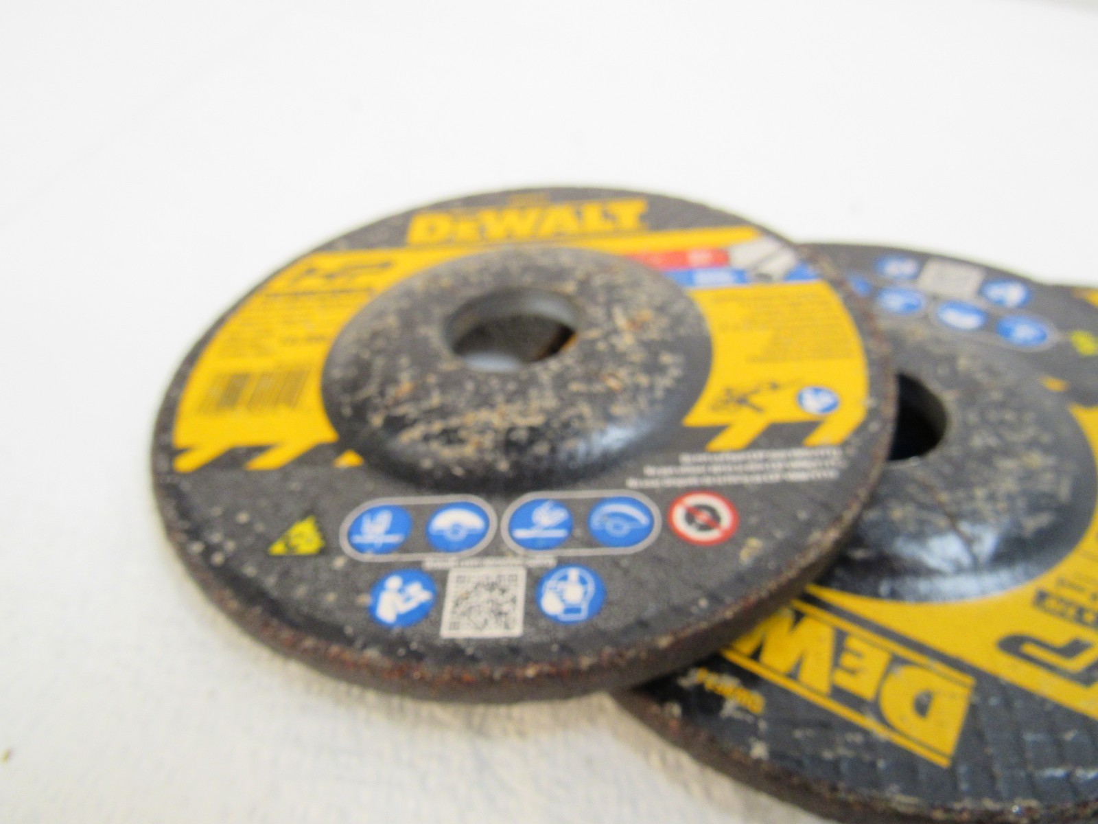 DeWALT DW4514 4 1/2″ X 1/4″ X 7/8″ Grinding Wheel 5 Pack