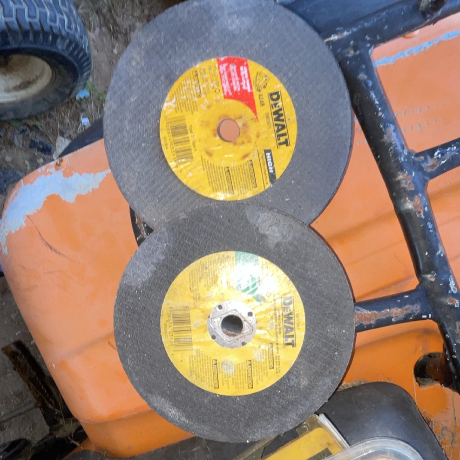 DEWALT Cut-Off Wheels 2-Pack for Angle Grinder Cutting Black/Yellow