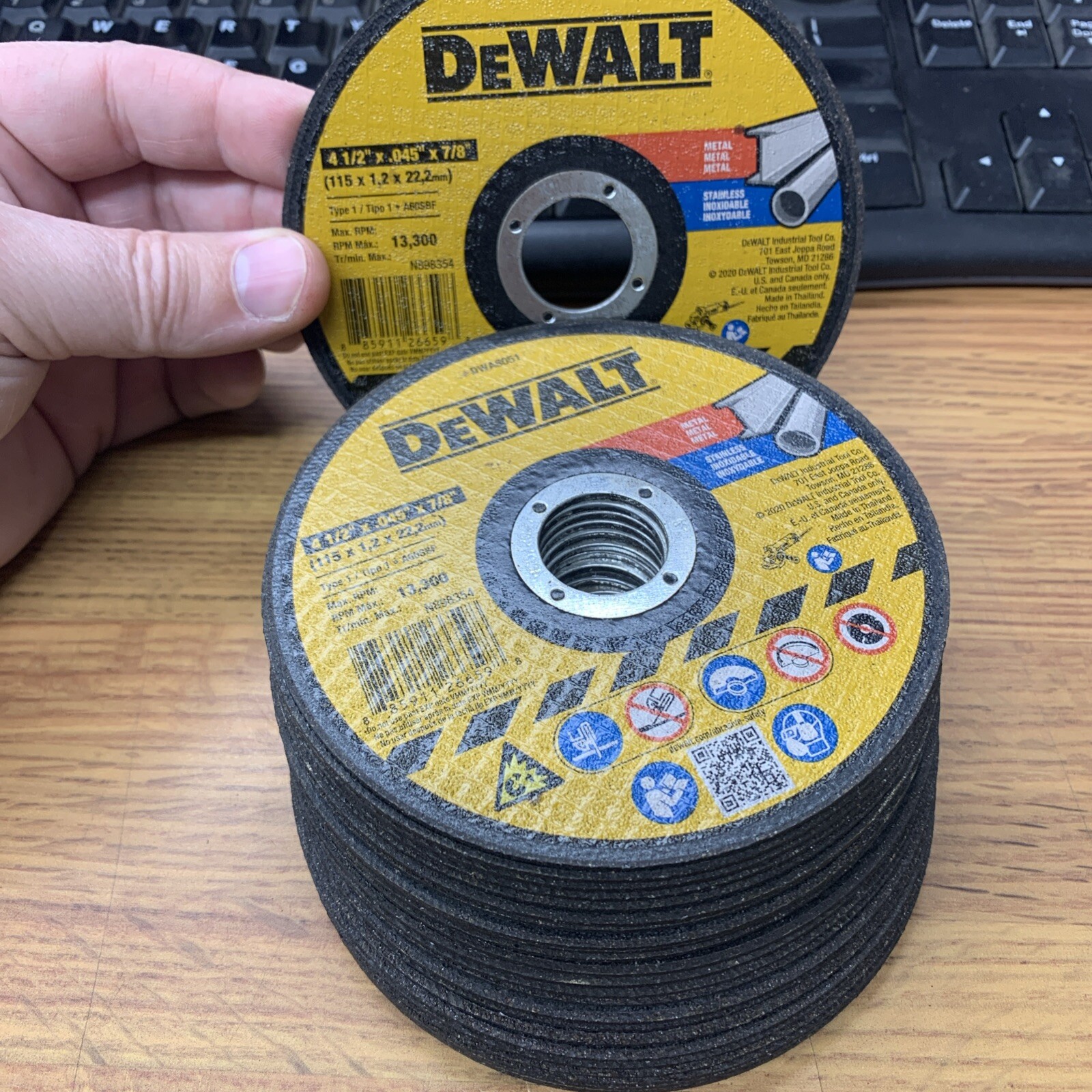 Dewalt DWA8051 Metal Cut off Wheel 4-1/2” X 7/8” X .045 – QTY-25 Wheels