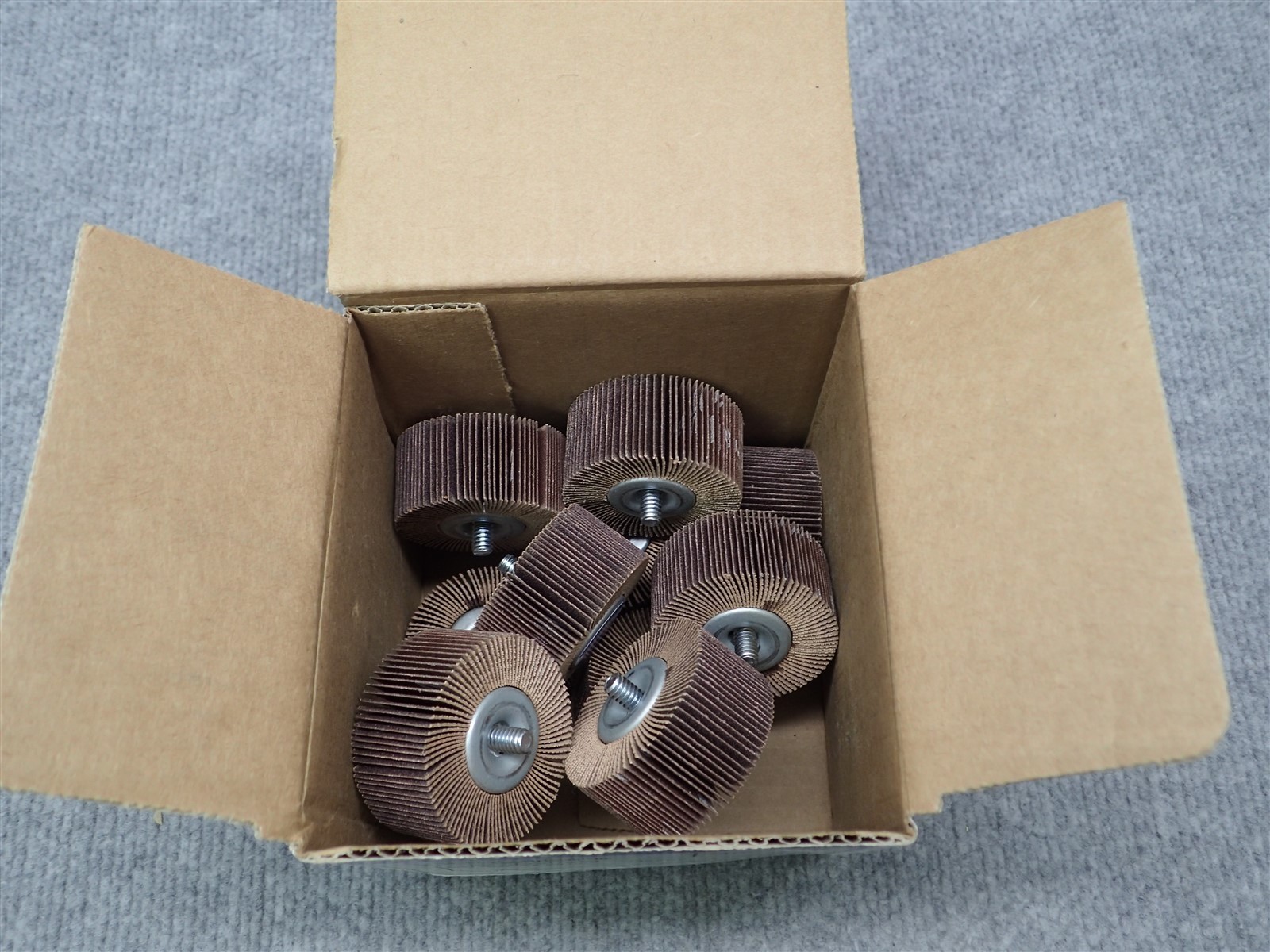 New BOX OF 10 MERIT ABRASIVES FLAP WHEEL, 2″ 120 grit 1/4″-20 Threaded W15