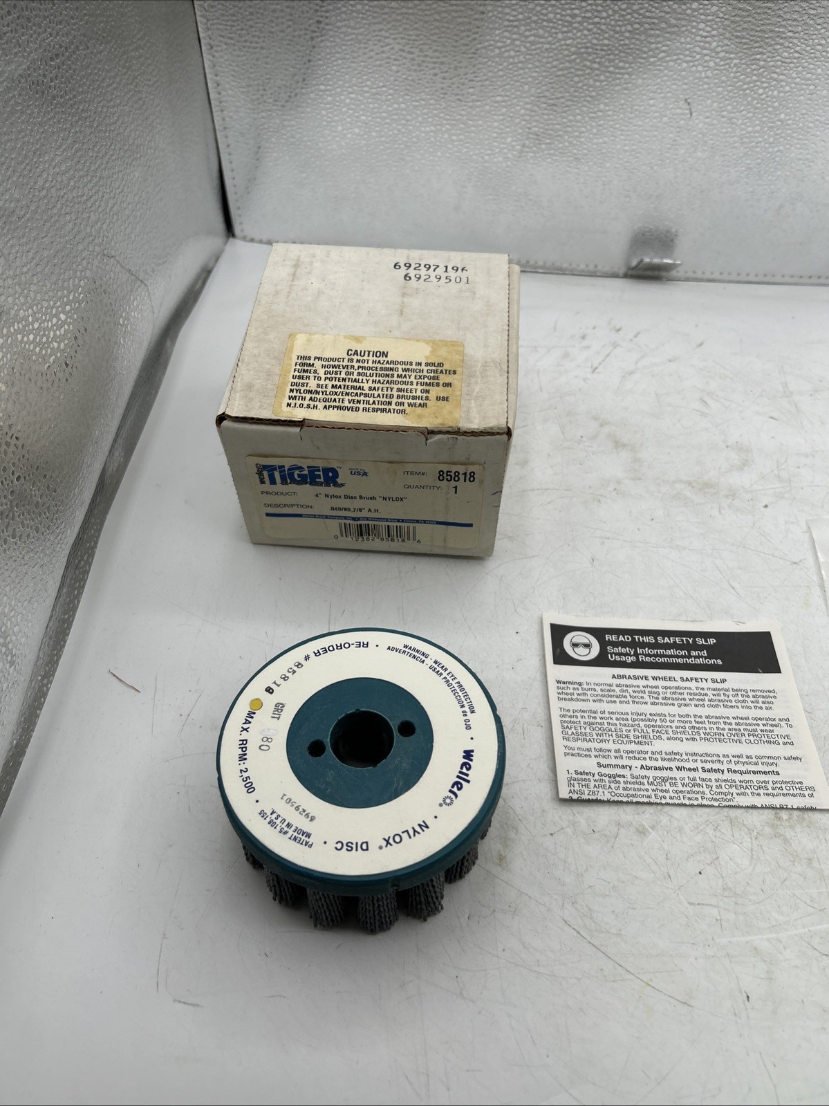 Weiler 85818 4″ Nylox Disc Brush 80 Grit 2500rpm See Pics 30 Day Warranty