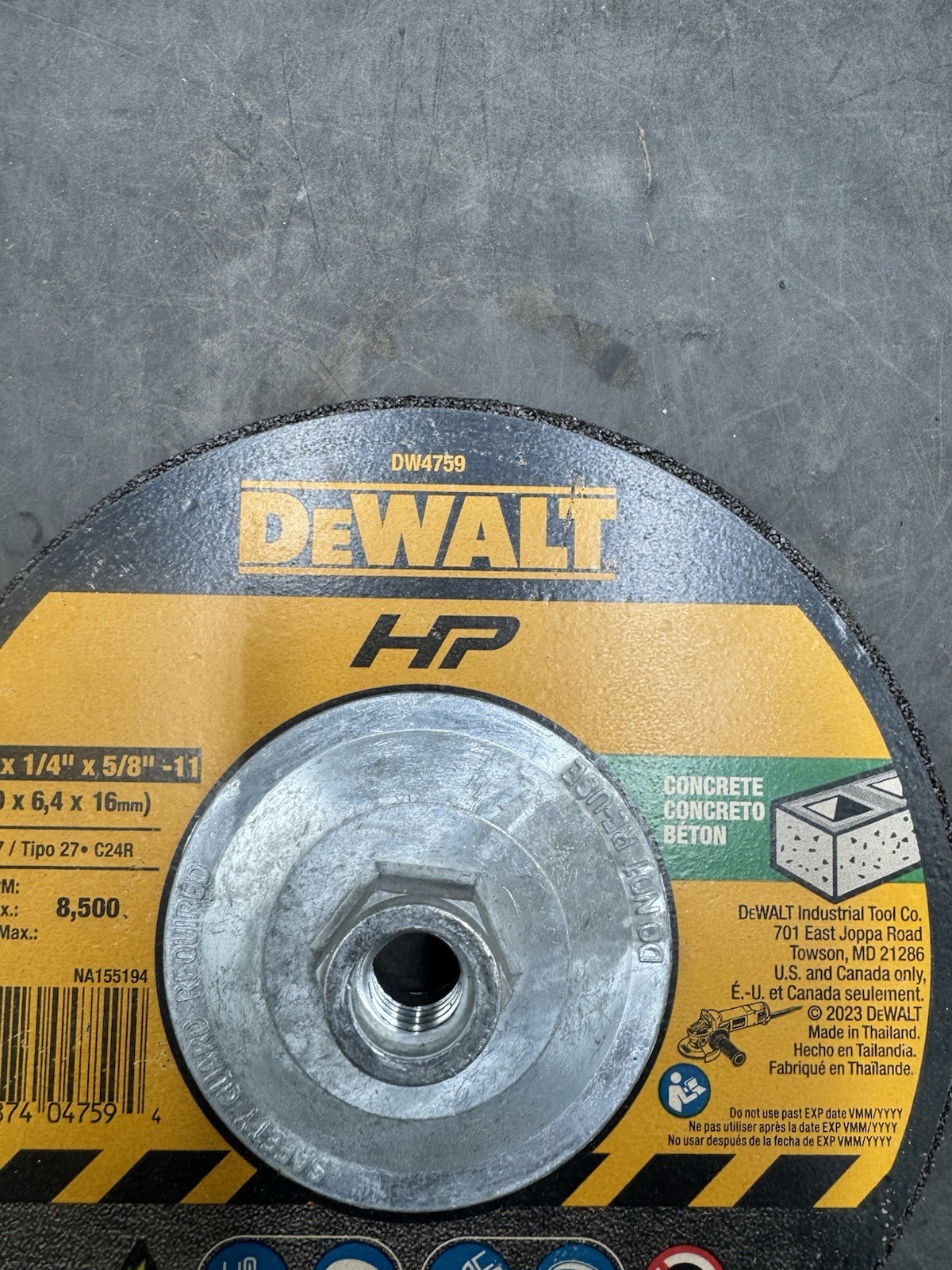 Dewalt DW4759 Concrete/Masonry Grinding Wheel 7″x1/4″x5/8″-11 Type 27 8700 RPM