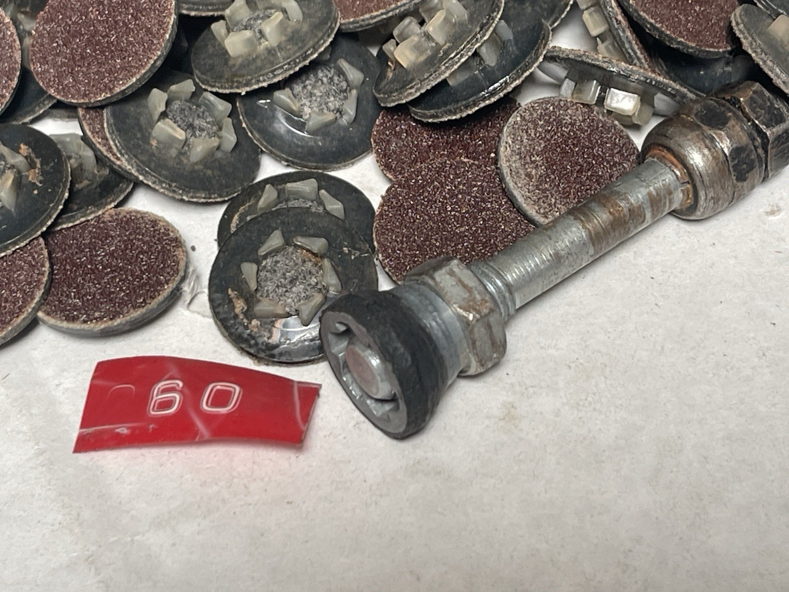 60 Grit 3/4” Round Sanding Abrasive Paper Discs Quick-Change Sandpaper (26JL60)