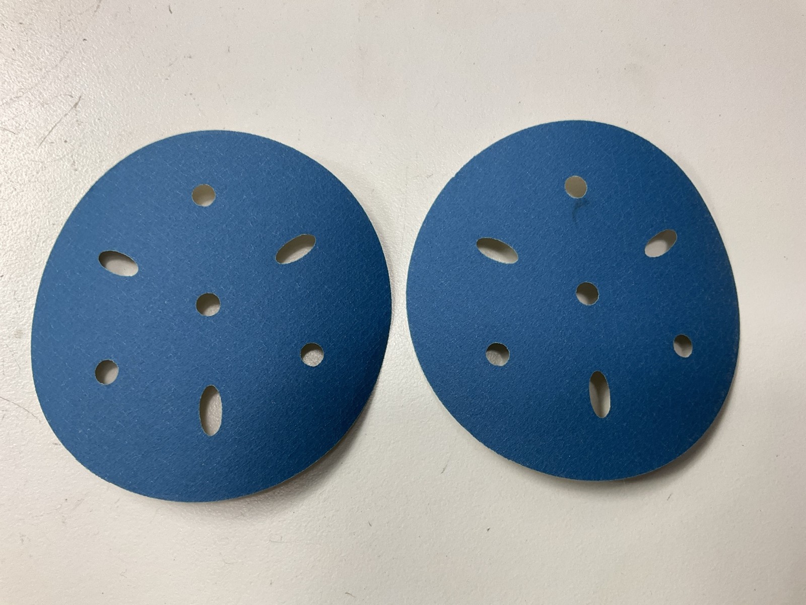 3M 36148 Hookit Blue Abrasive Disc Multi-hole, 3″, 240 Grade, 50 Discs 3 Inch