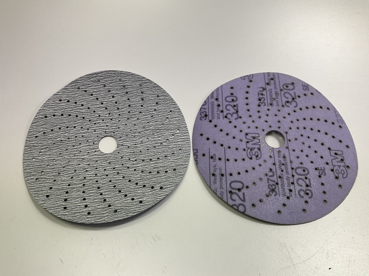 3M 30695 Hookit Hard E-Coat Sanding Disc, 6 In, P320. Pack Of ( 10 Discs)