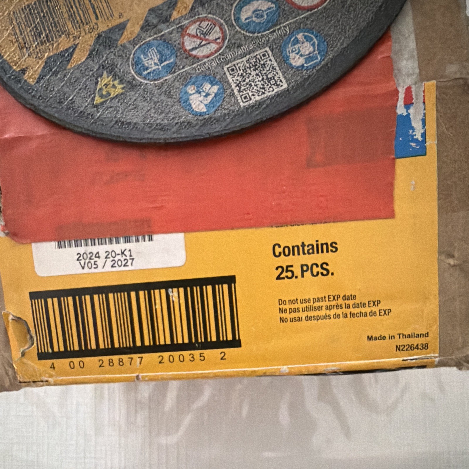 25 pack DEWALT DW8062 Z Metal/Stainless Cut-Off Wheels 4-1/2in x .045 x 7/8 25
