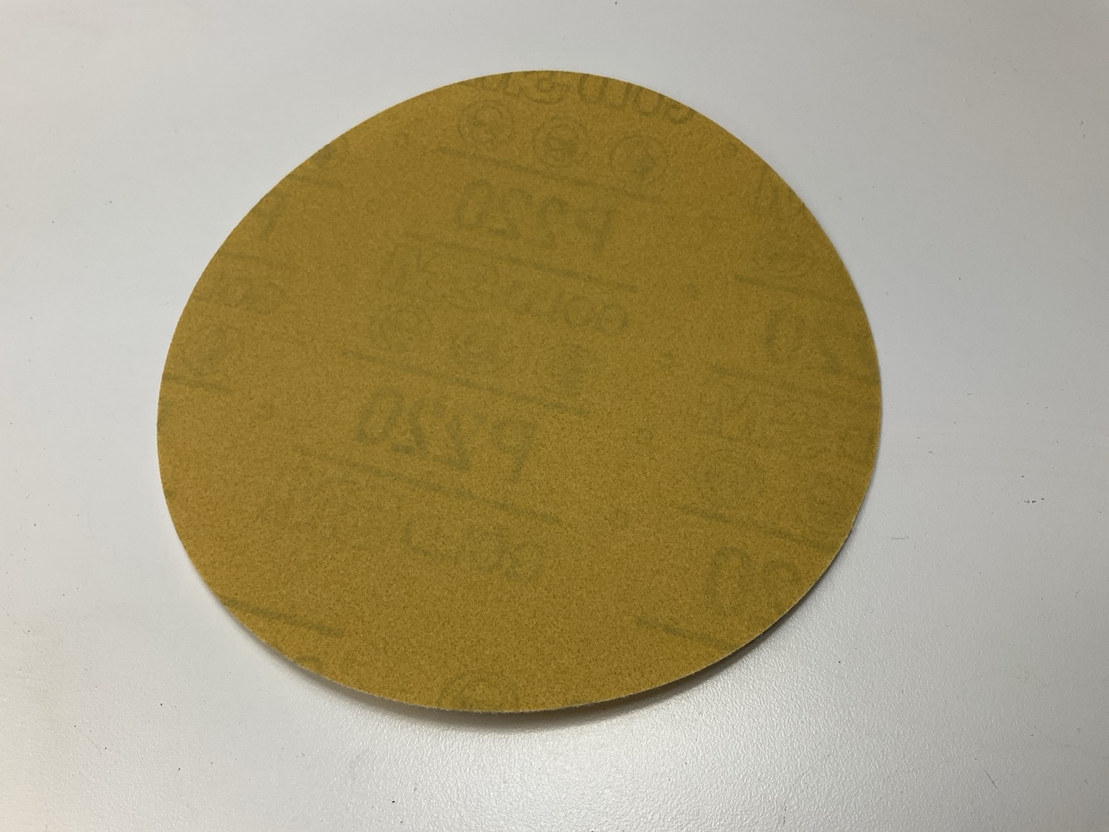 3M 00978 Hookit Gold Sanding Disc 216U 6″ P220A 220 Grit (100 Discs / Box)