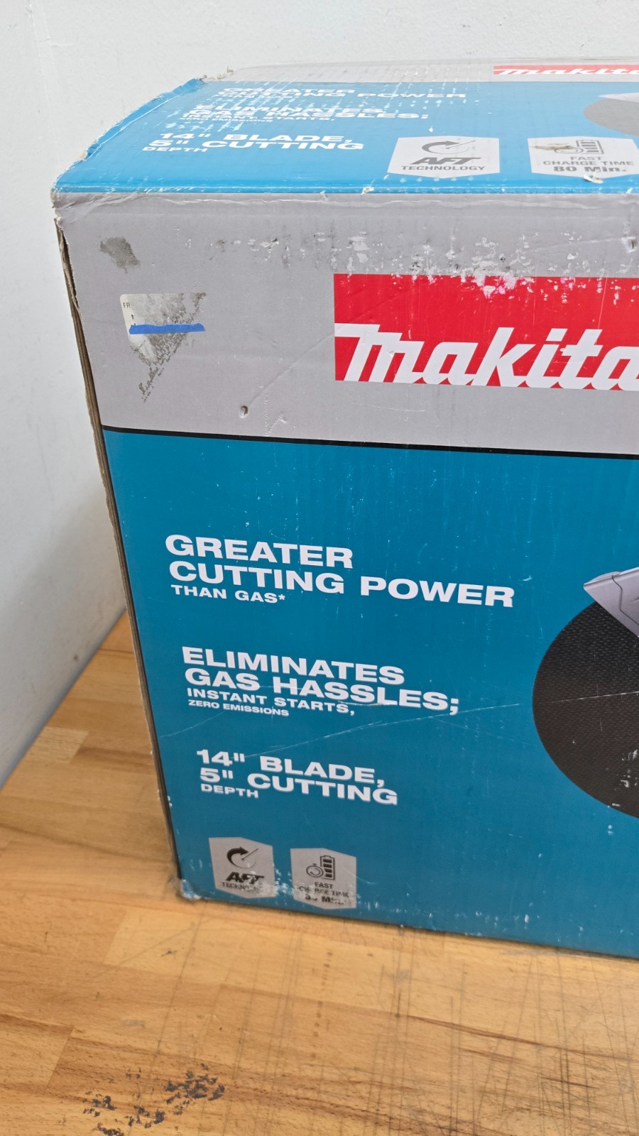 Makita GEC01PL, 80V XGT 14″ Cordless Power Cutter Kit w/ Batteries, Chrgr, Bag