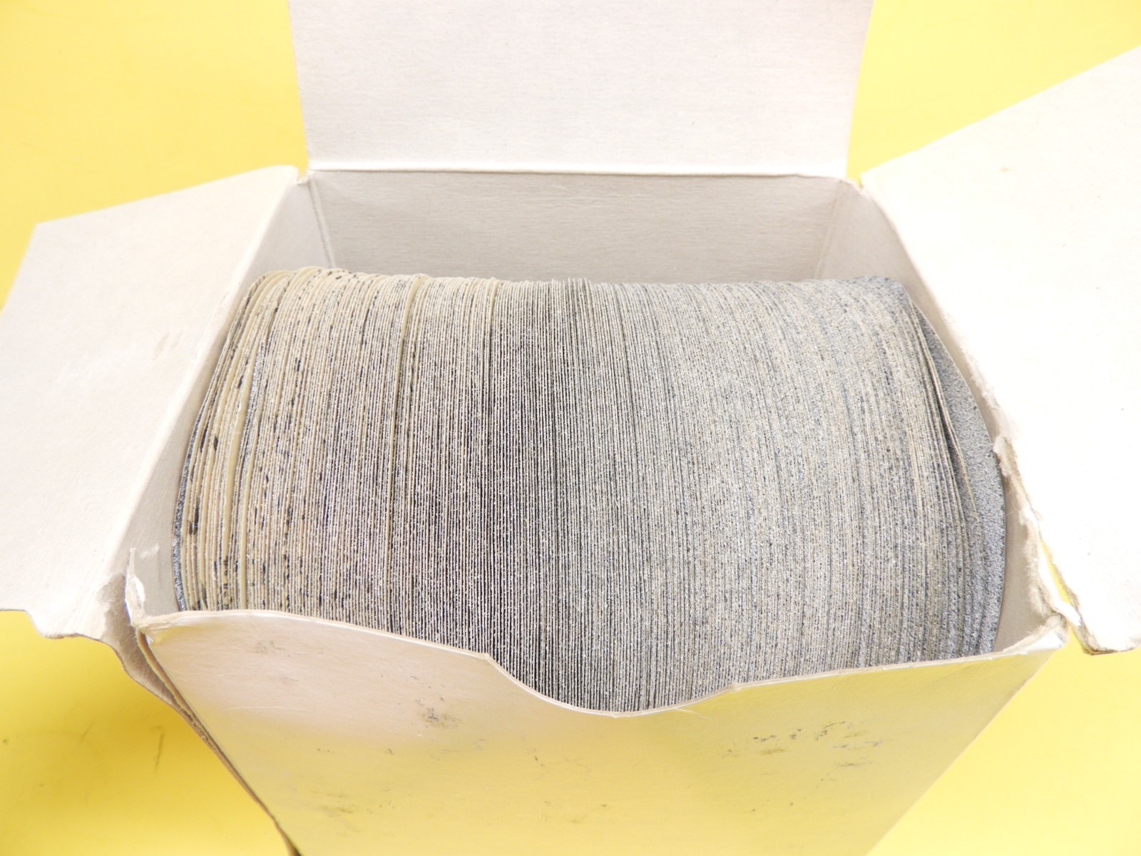 NOS NEW 3M 80-A GRIT SANDPAPER 250 DISCS #051144-01108 TRI-M-ITE FRE-CUT PAPER