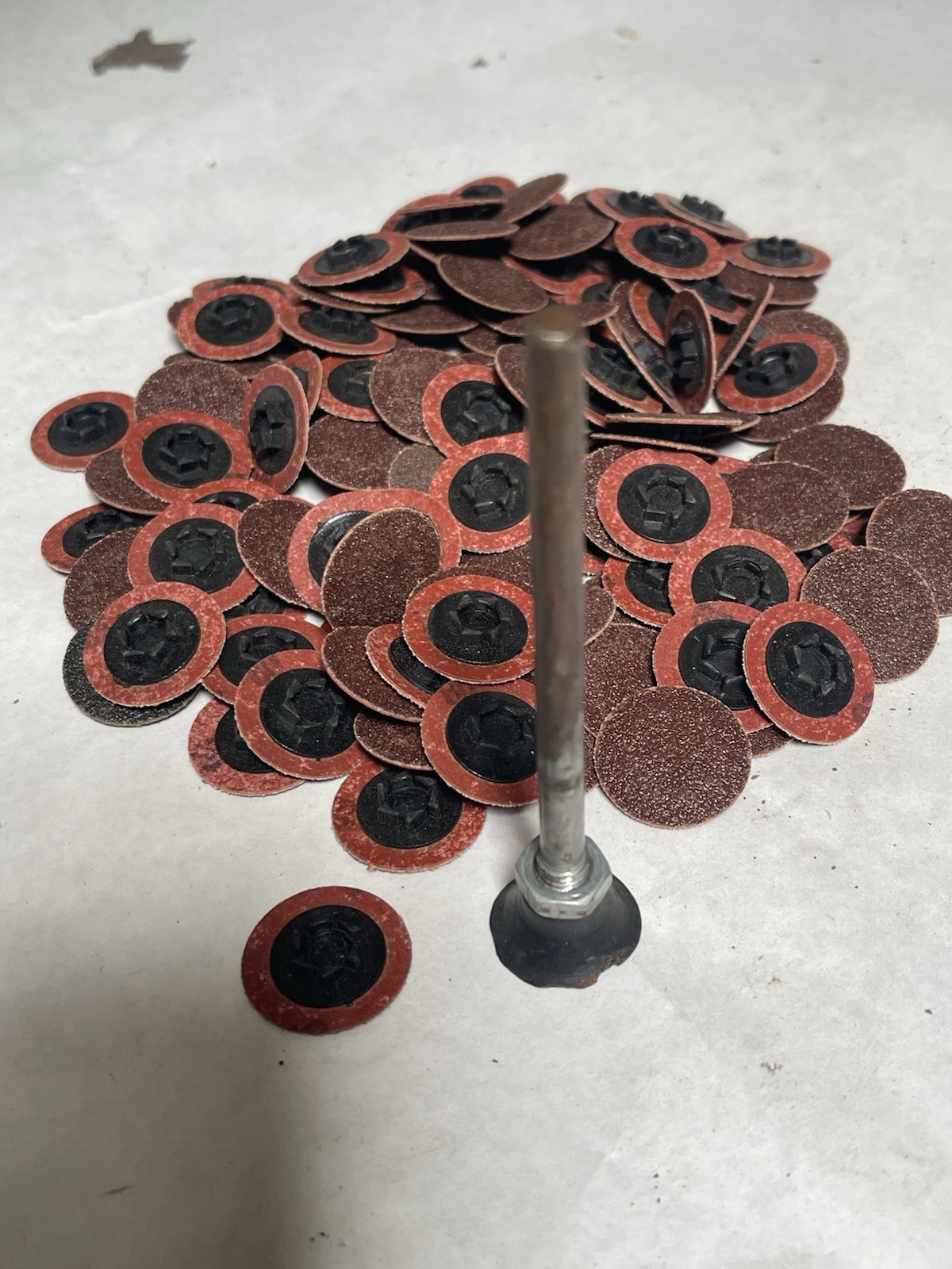 Assorted 1” Round Sanding Abrasive Paper Discs Quick-Change Sandpaper (26JL57)