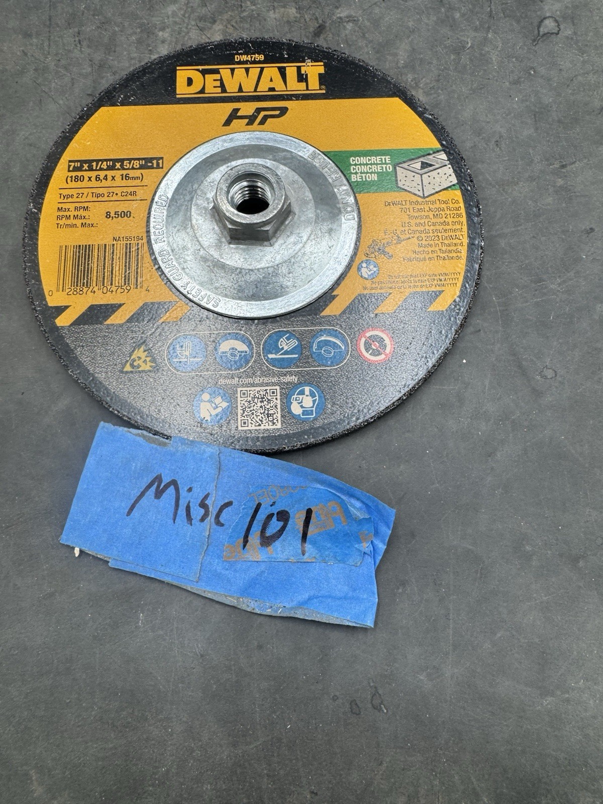 Dewalt DW4759 Concrete/Masonry Grinding Wheel 7″x1/4″x5/8″-11 Type 27 8700 RPM