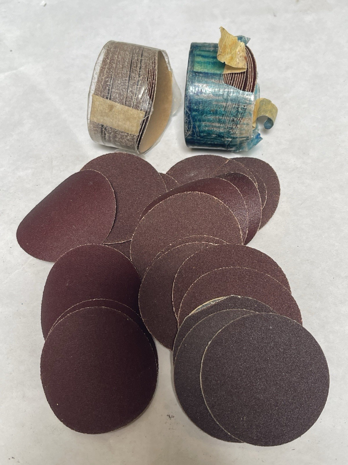 Assorted 2in Round Sanding Abrasive Paper Discs Self-Adhesive Sandpaper (26JL49)