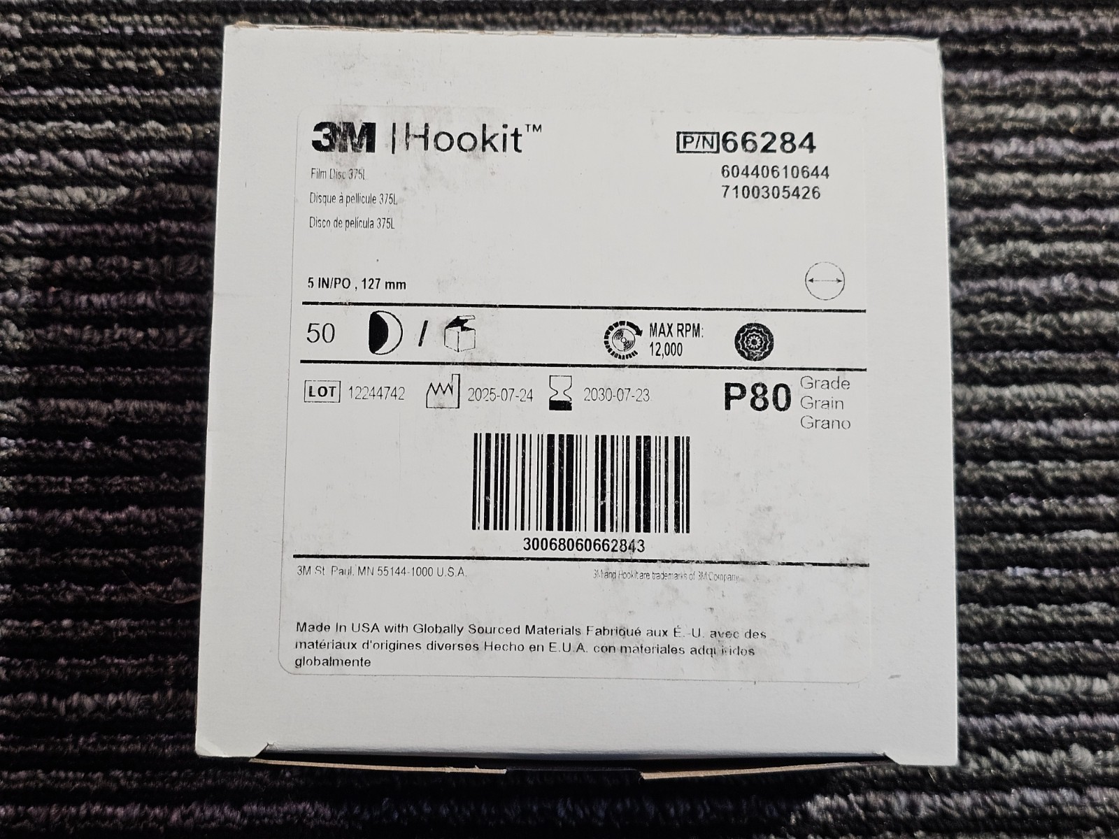 (QTY 250) 3M 7100305426 Hookit 5″Diameter 375L P80 Grit Aluminum Oxide Film Disc