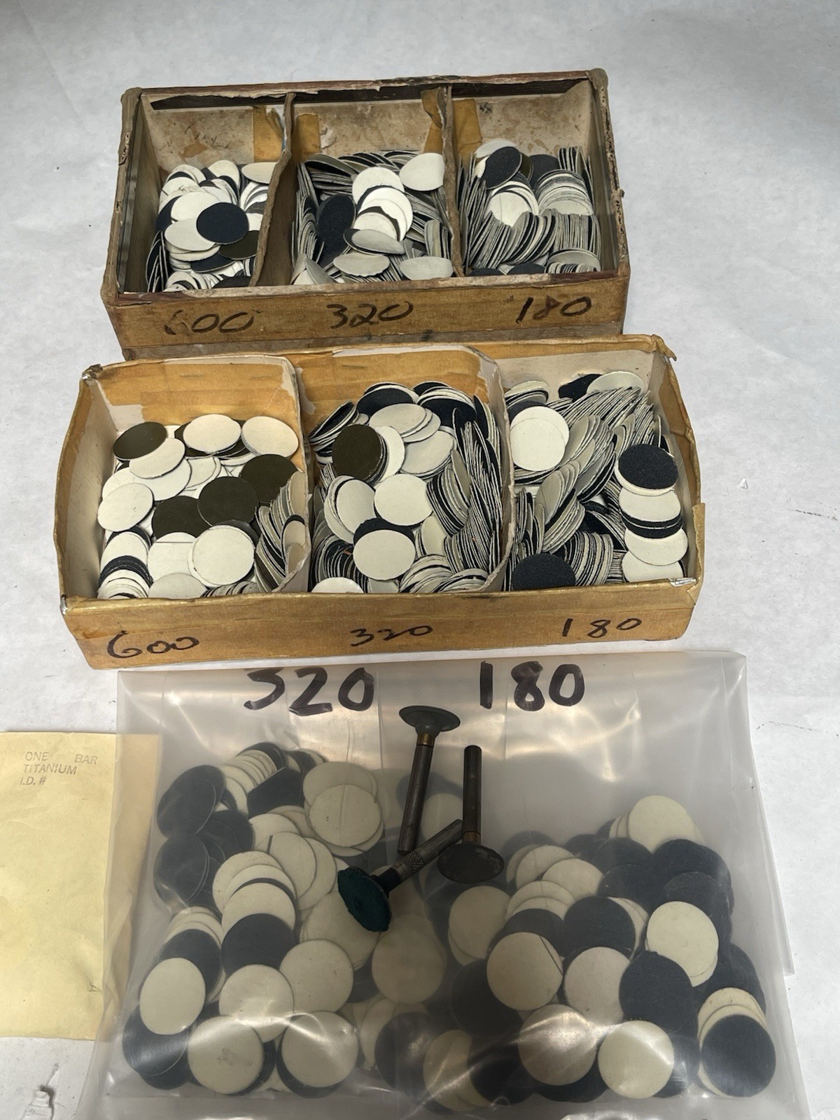 Assorted 1in Round Sanding Abrasive Paper Discs Self-Adhesive Sandpaper (26JL48)