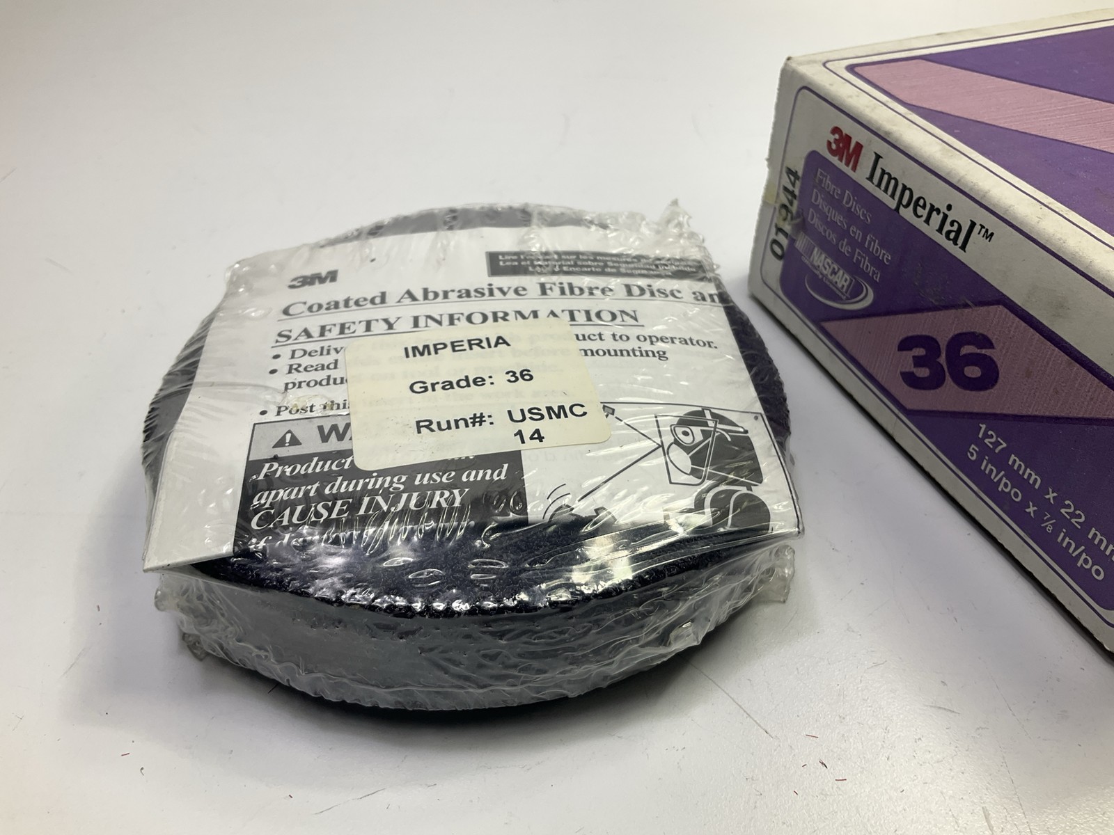 3M 01944 Coated Abrasive Fibre Sanding Disc,36 Grade, 5″ X 7/8″ – Box Of 10