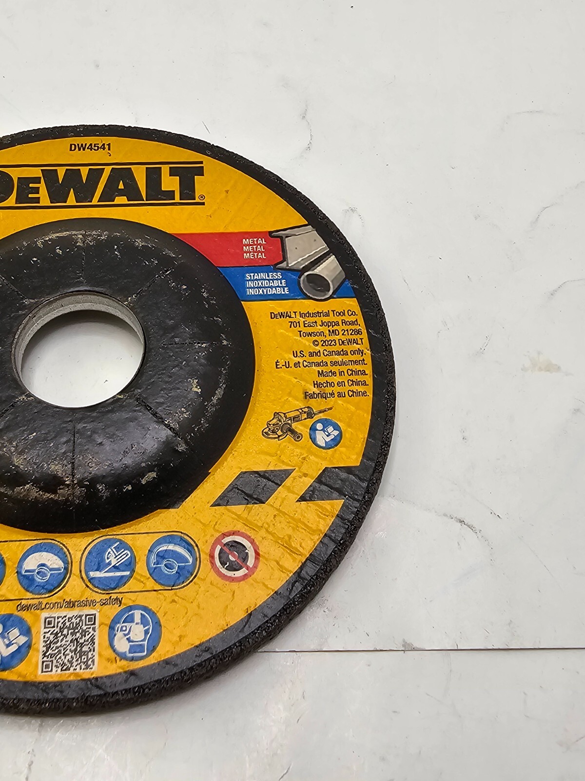 DeWALT Grinding Whee 4-1/2″ Dia, 1/4″ Thick, 7/8″ Arbor 24 Grit DW4541