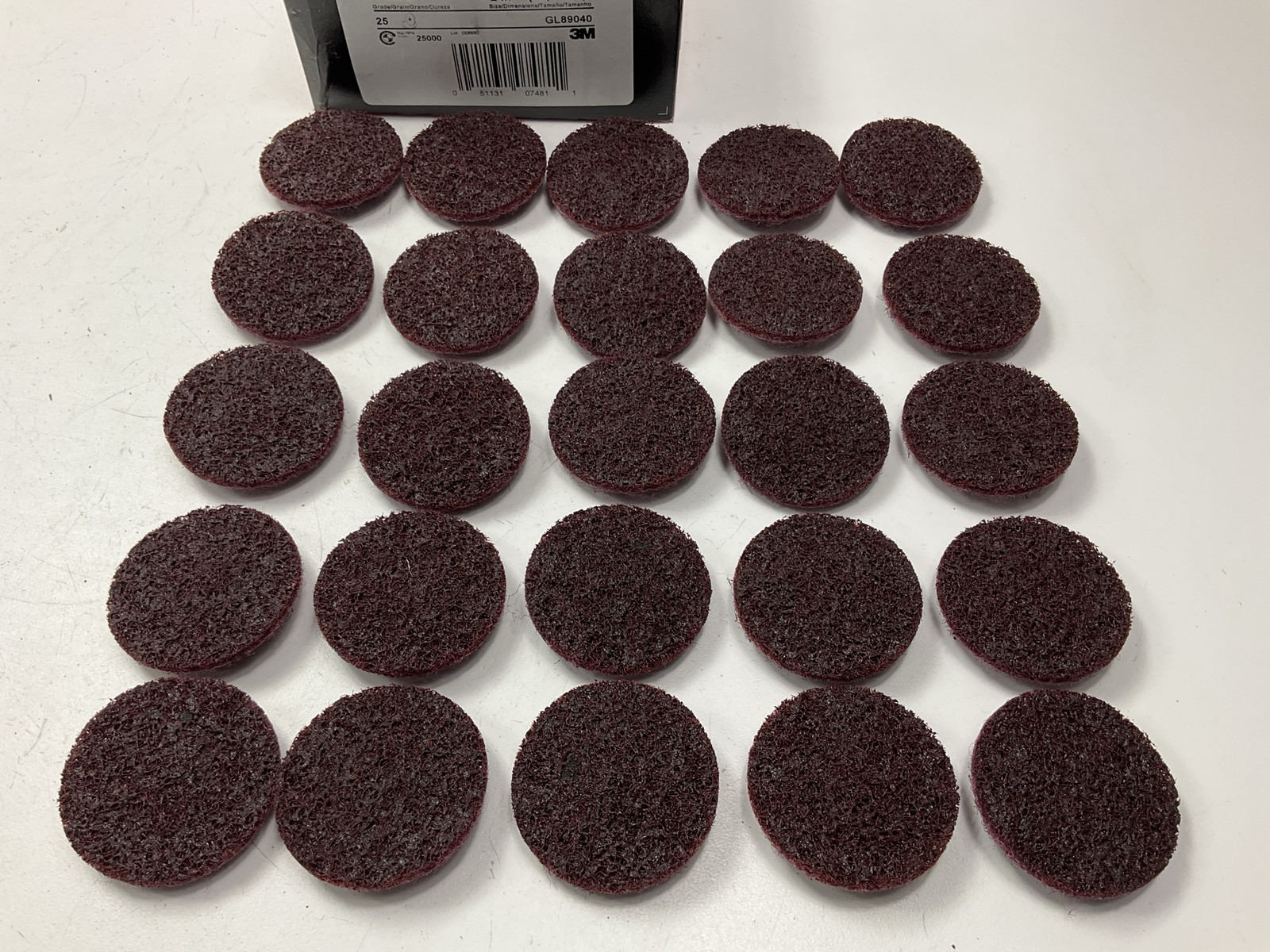 3M 07481 Scotch-Brite Roloc 2″ Surface Conditioning MEDIUM Grade Disc – 25 Count